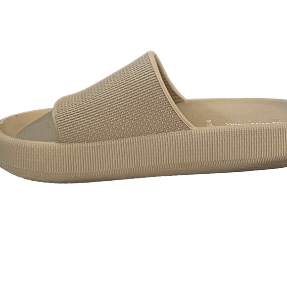 Cushionaire Feather Cloud Slide Sandals - Picture 2 of 11